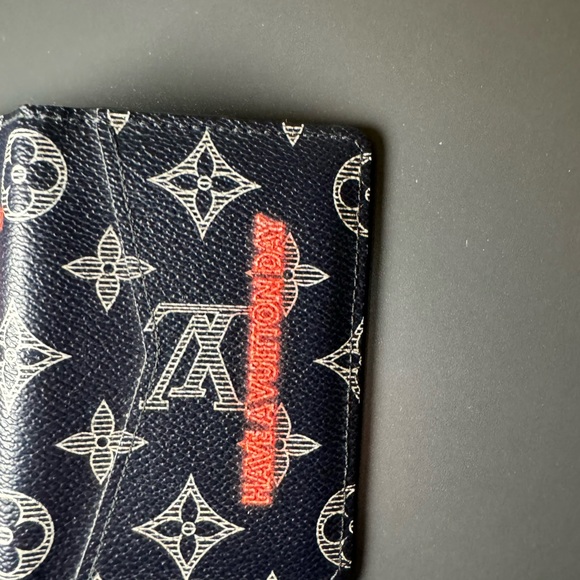 Louis Vuttion Pocket Organizer - Picture 2 of 4